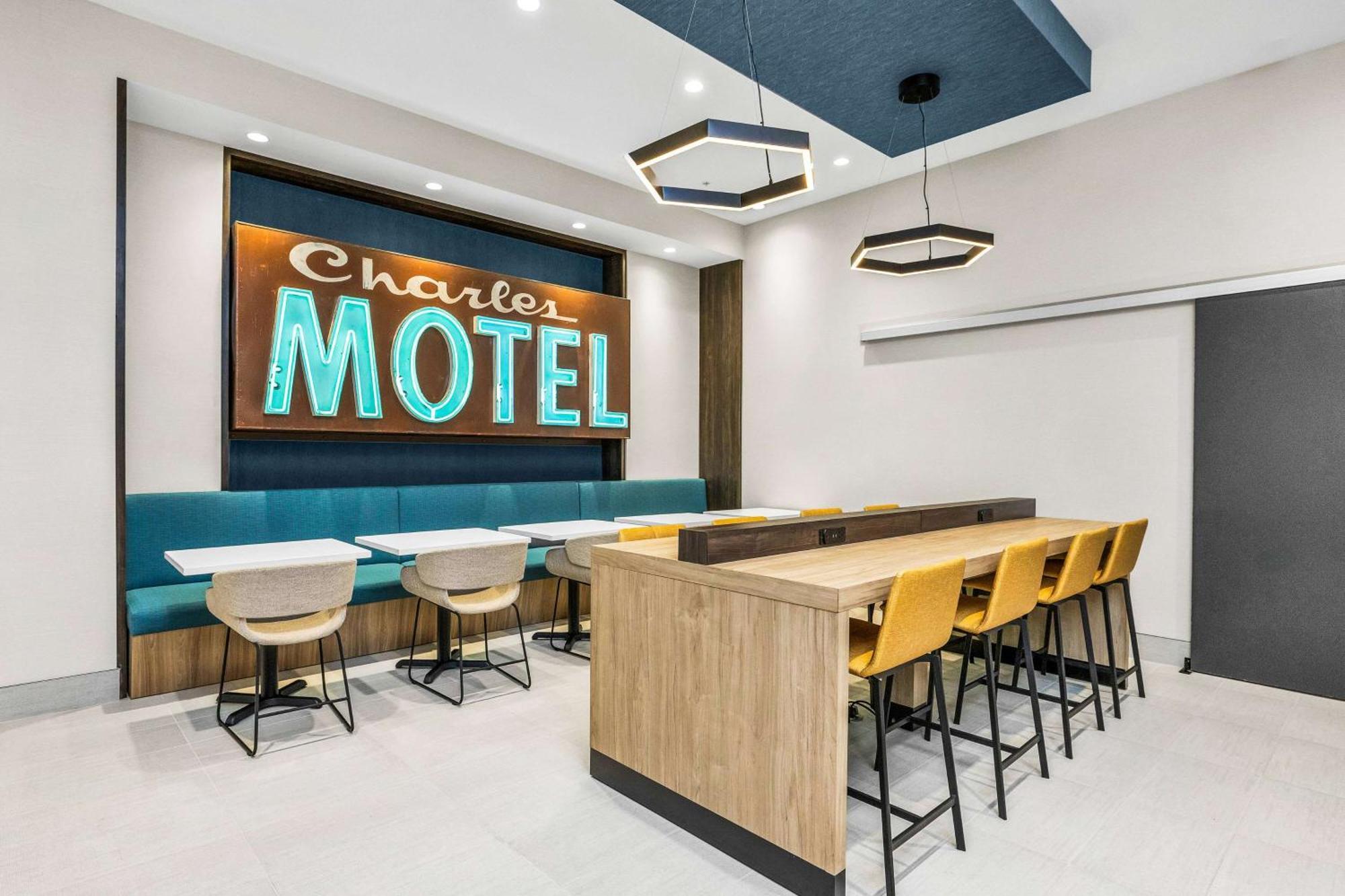 La Quinta Inn & Suites By Wyndham San Jose Airport-Downtown Exteriör bild