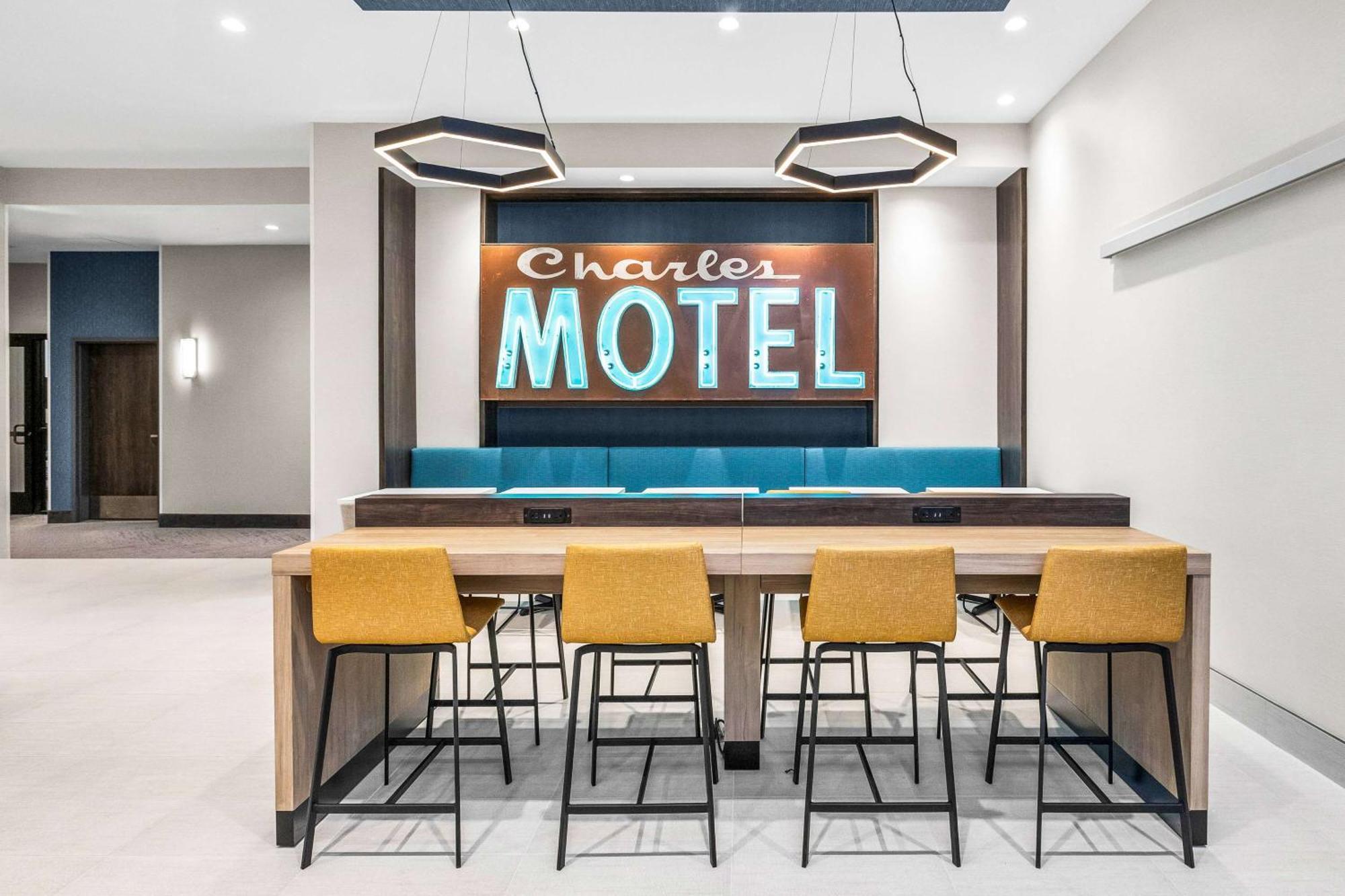 La Quinta Inn & Suites By Wyndham San Jose Airport-Downtown Exteriör bild