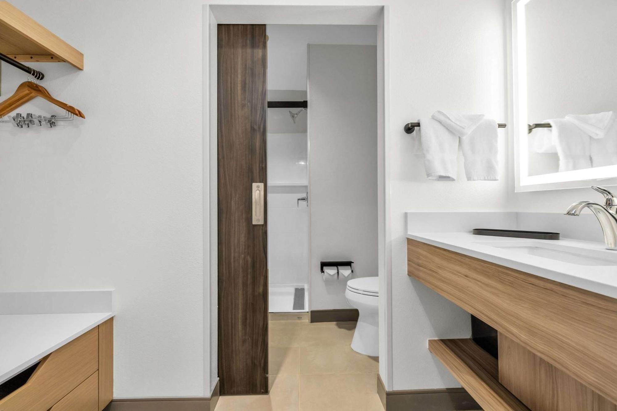 La Quinta Inn & Suites By Wyndham San Jose Airport-Downtown Exteriör bild