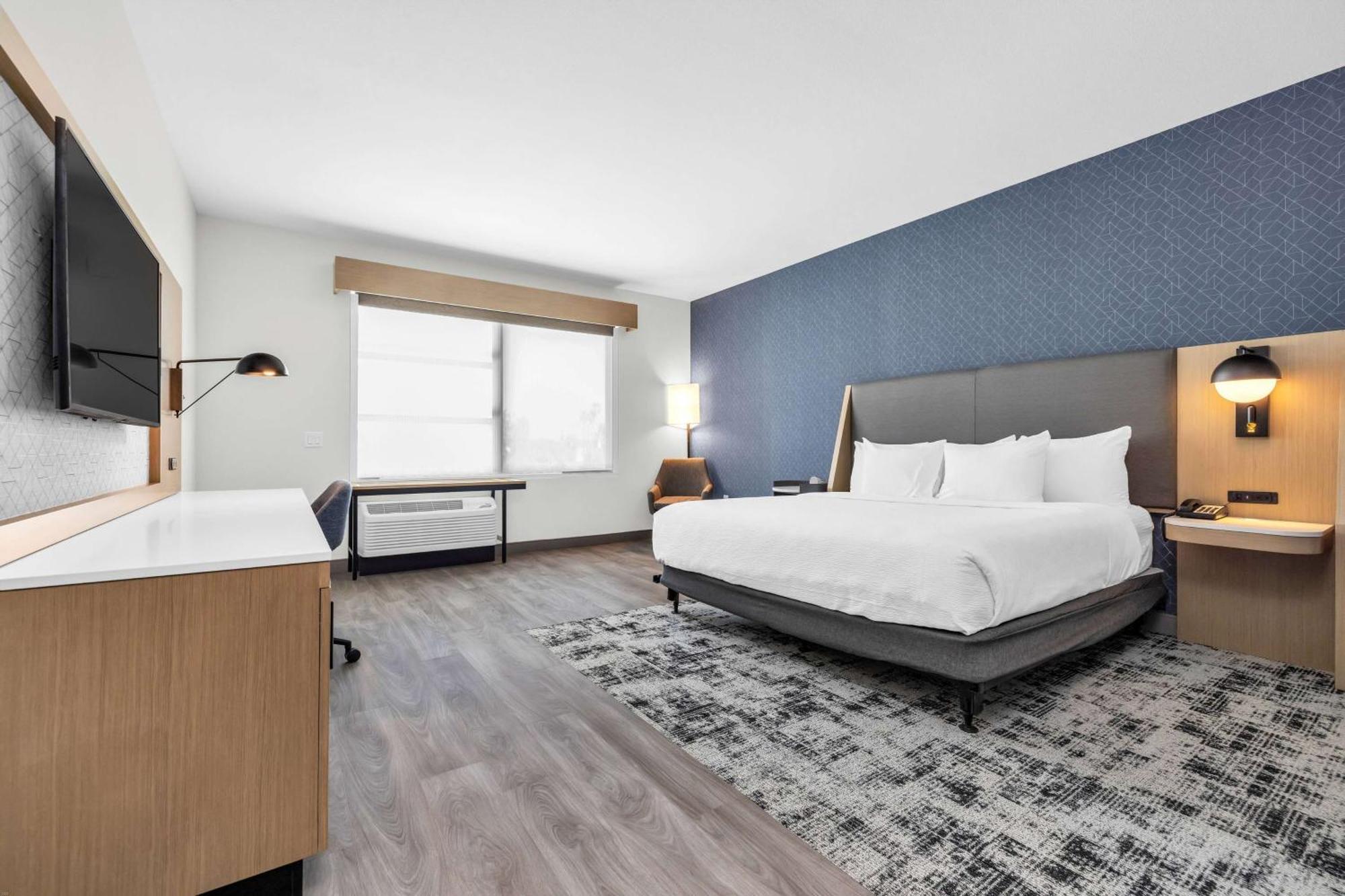 La Quinta Inn & Suites By Wyndham San Jose Airport-Downtown Exteriör bild