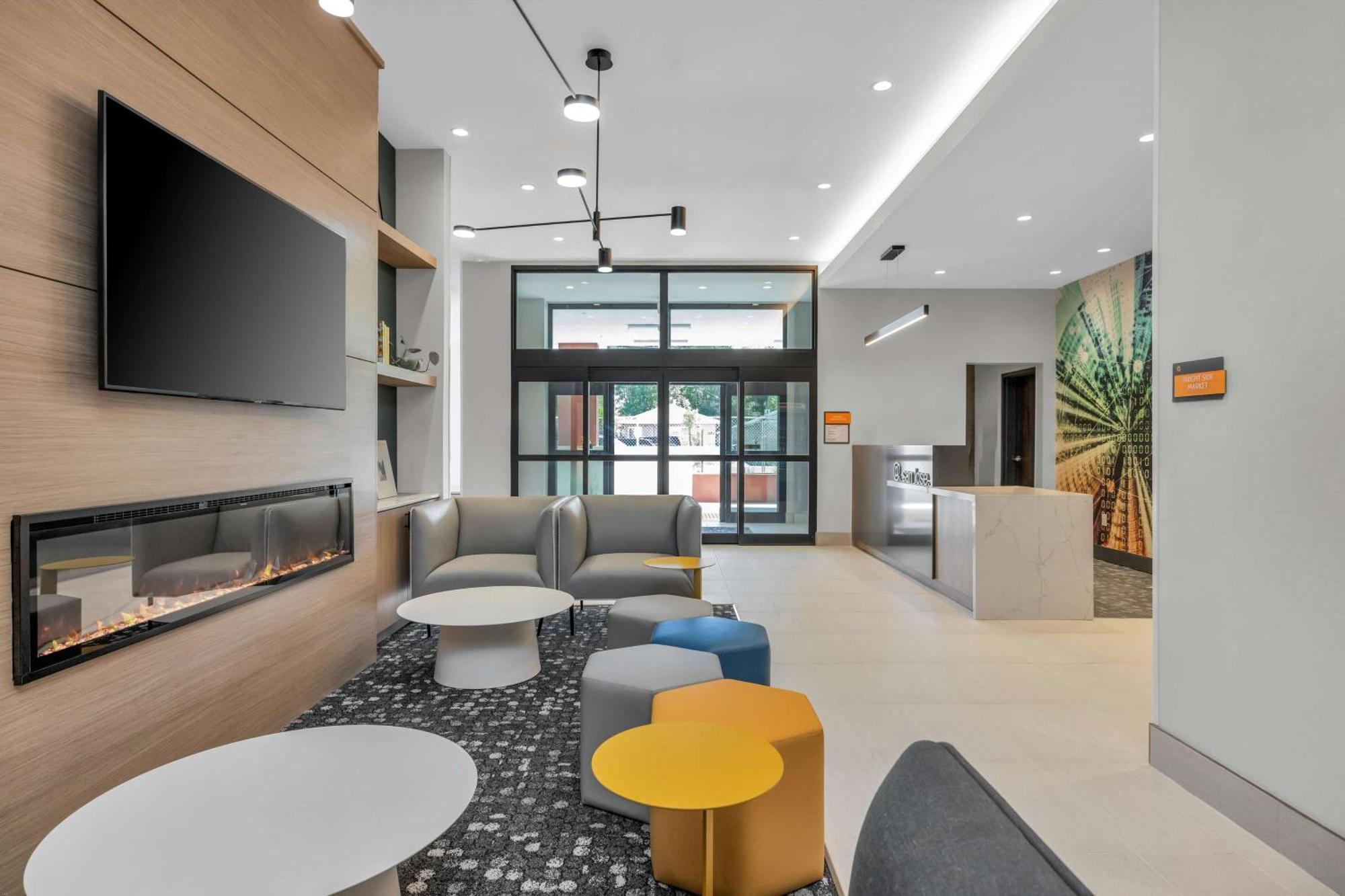 La Quinta Inn & Suites By Wyndham San Jose Airport-Downtown Exteriör bild